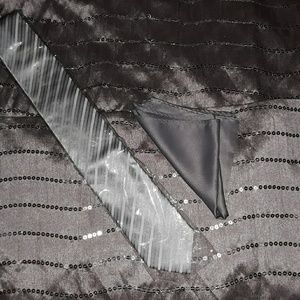 Silver stripes Necktie and gray Pocket Square